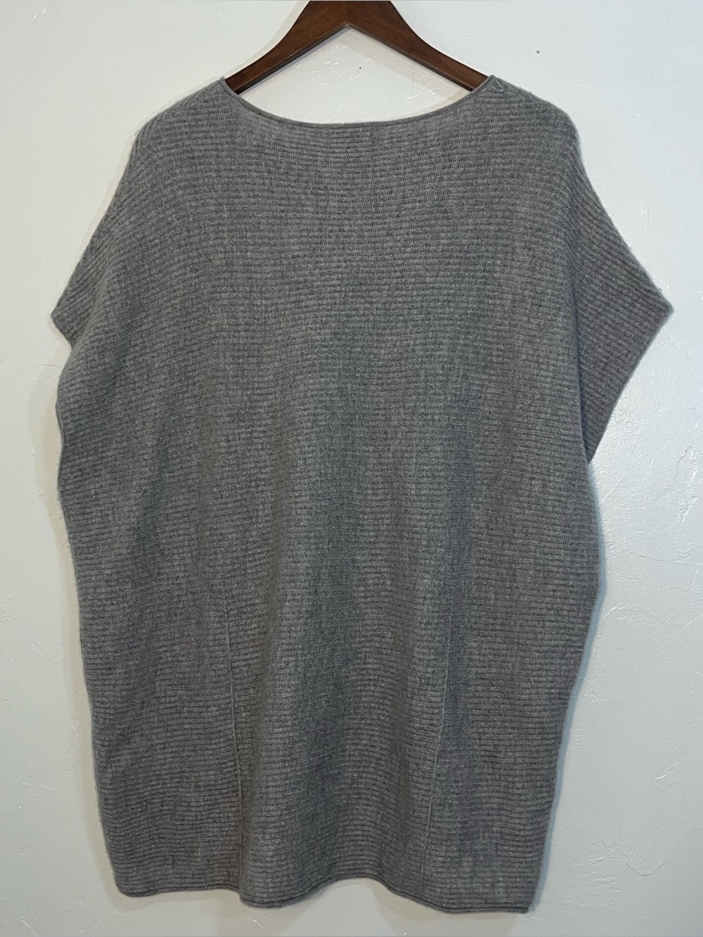 Neiman Marcus 100% Cashmere Gray Ribbed Short Sleeve Tunic Sweater - Picture 6 of 11